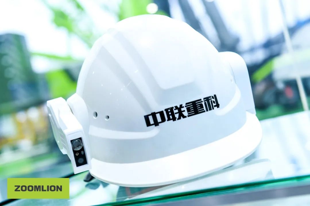 MK(中国)智能头盔亮相上海宝马展.jpg